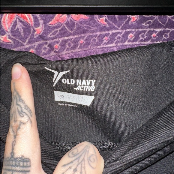 Old Navy Active Black Leggings - Picture 3 of 3